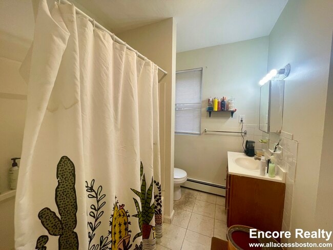 Building Photo - 75 Putnam St