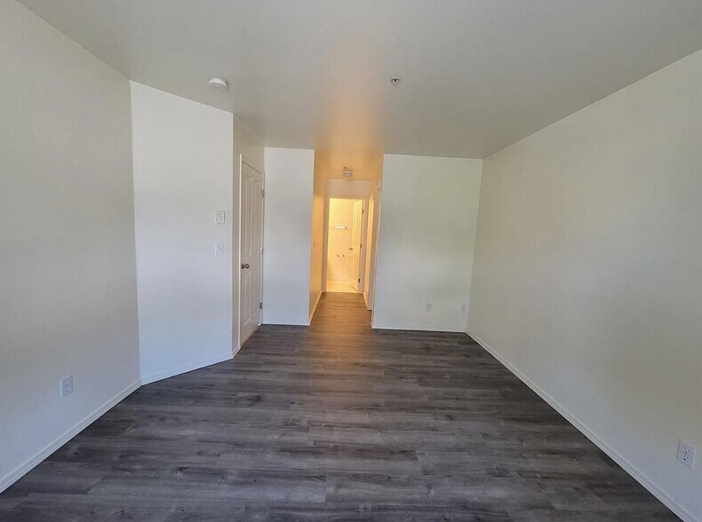 Master Bed Room - 1787 Kennedy Pl