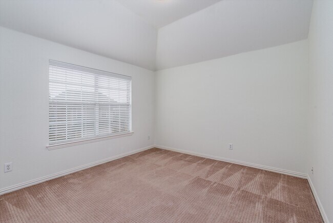 Building Photo - 5055 Navajo Dr