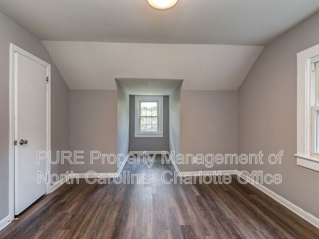 Building Photo - 1321 Pinecrest Ave