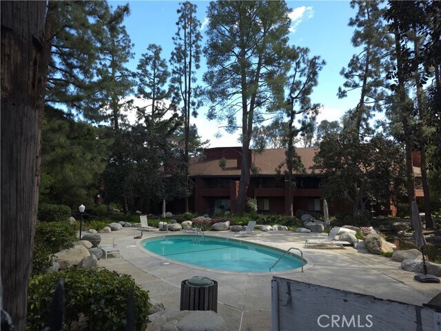 Building Photo - 300 S Prospectors Rd