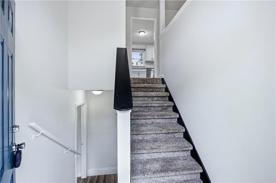 Building Photo - 1600 Sugar Plum Dr SW