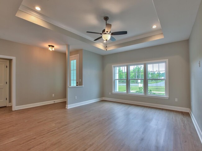 Building Photo - 28 London Cir