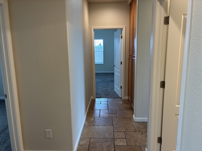 Building Photo - 3197 Dinkey Creek Ave