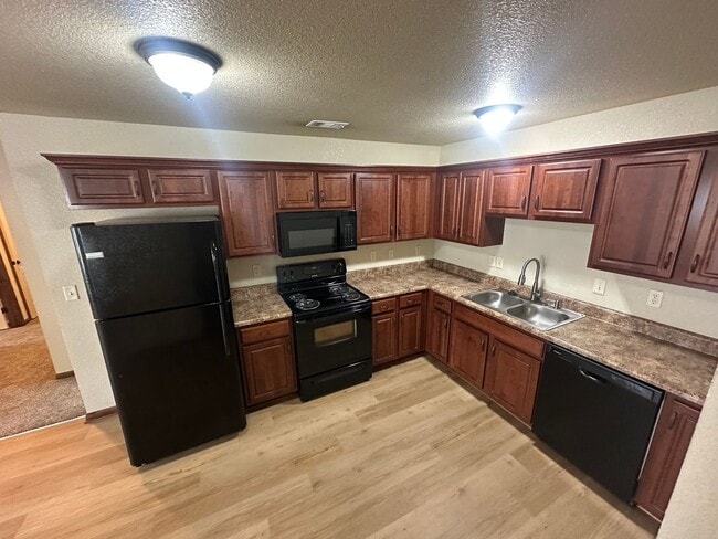 Building Photo - 124/128 Rock Garden LUO