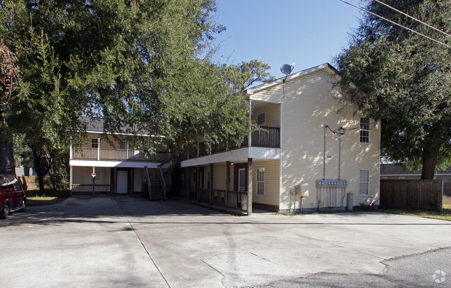 Primary Photo - Floridas Place Apartments