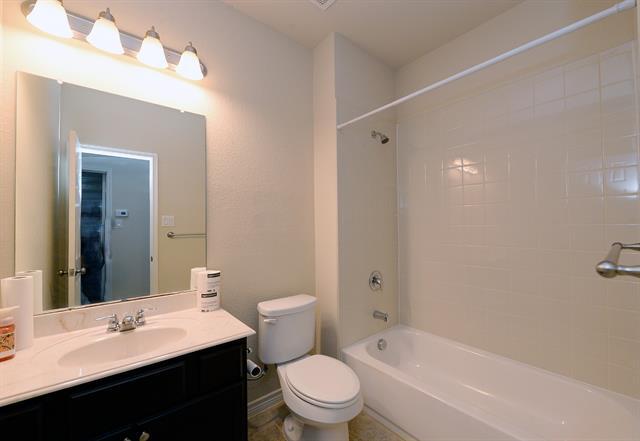 Building Photo - 1917 Megan Creek Dr