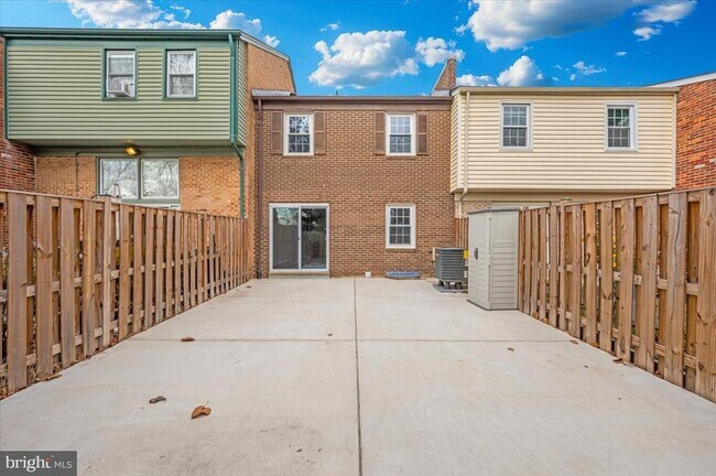 Building Photo - 140 Gold Kettle Dr