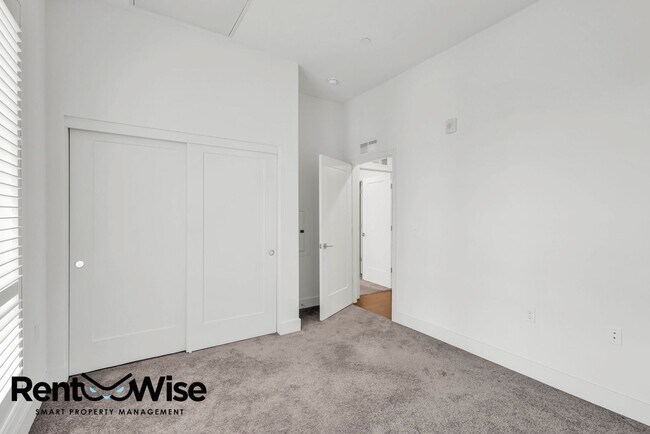 Building Photo - 390 Riesling Ave