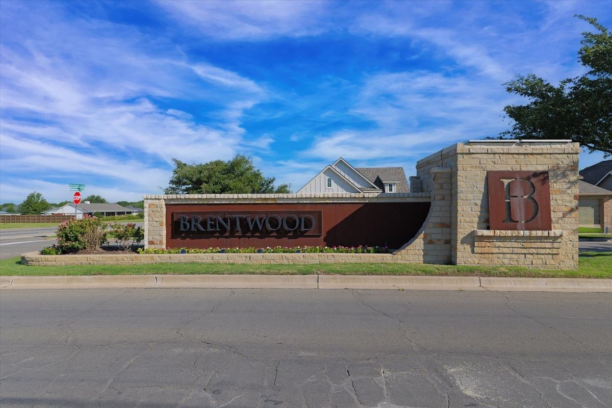 Building Photo - 10804 Aurora Dr