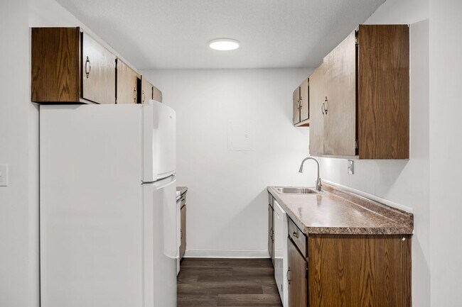 Building Photo - Classic Large One Bedroom