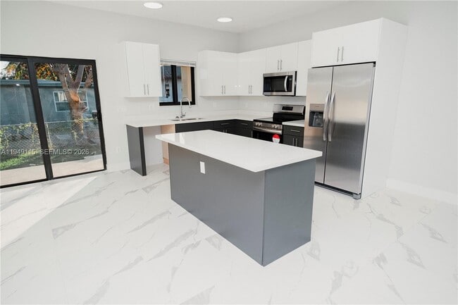 Building Photo - 820 Dr B J McCormick Ave