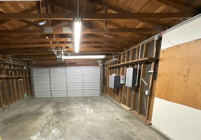 Building Photo - Charming Clovis 3/2 Home with New Solar System * Move-In Bonus! *