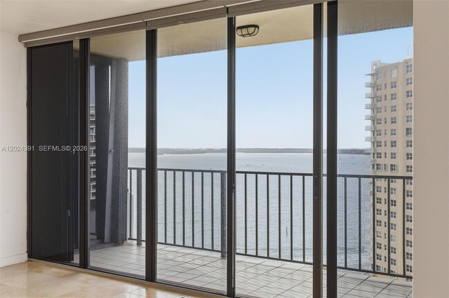 Building Photo - 520 Brickell Key Dr