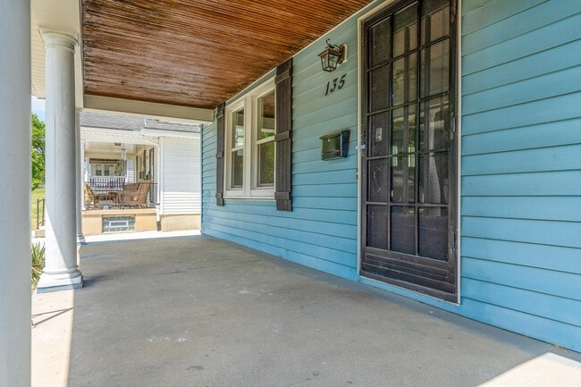 Building Photo - 135 W Hudson Ave