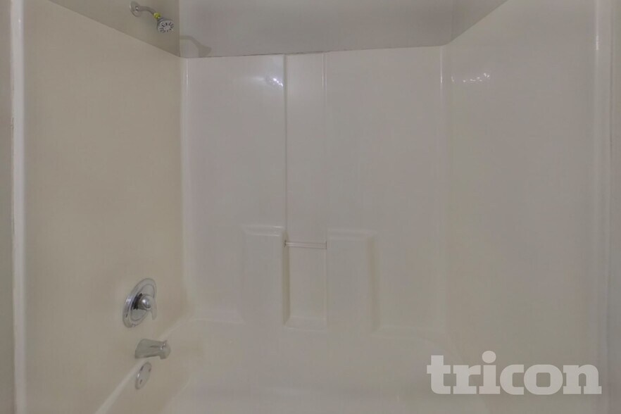 Building Photo - 210 Signet Ct