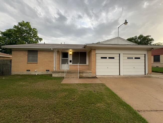 Primary Photo - 2318 Mary Ln
