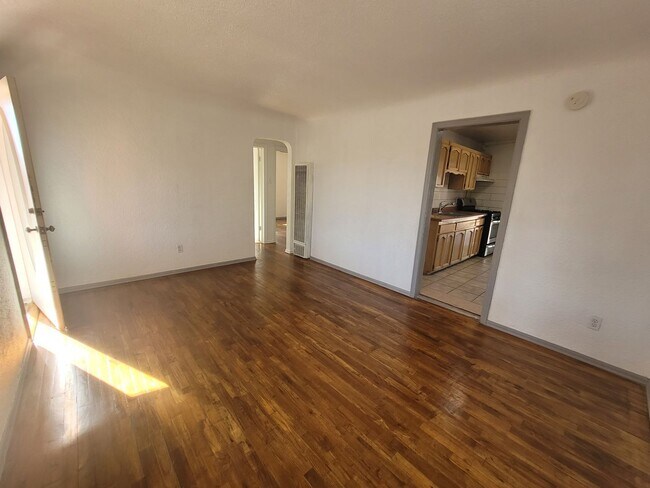 Building Photo - Ready to View!!