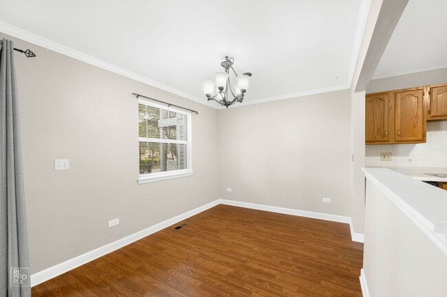 Building Photo - Schaumburg Two Bedroom  First Floor Condo ...