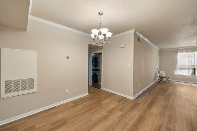 Building Photo - 2255 Braeswood Park Dr