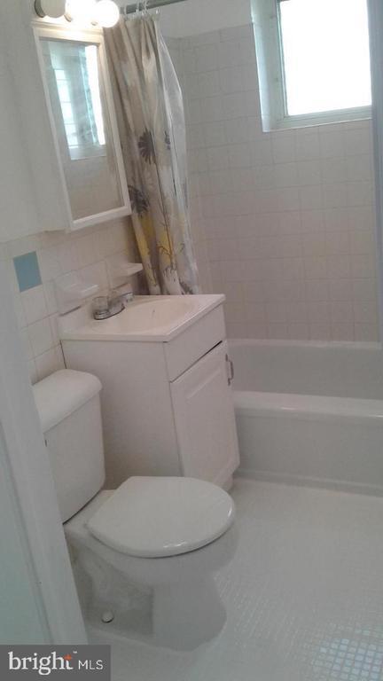 Building Photo - 923 Spruce St