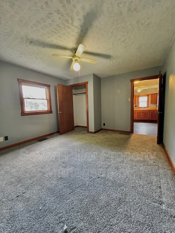Building Photo - 504 Martin St