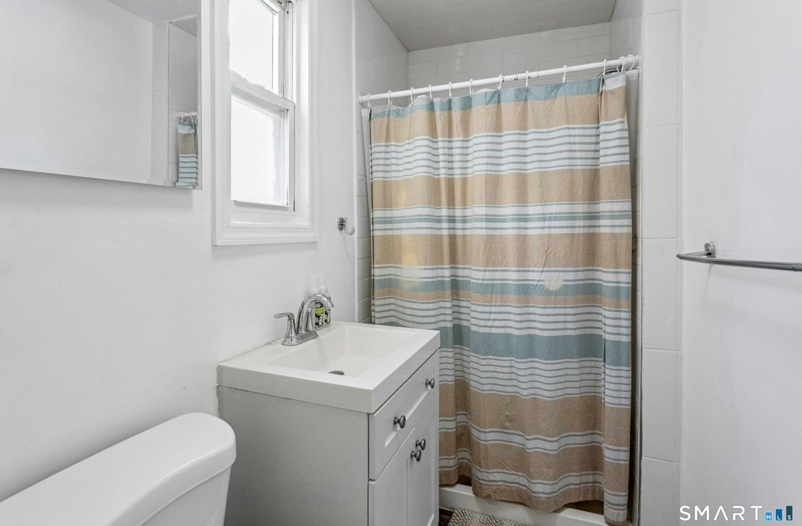 Building Photo - 18 Grandview Ave