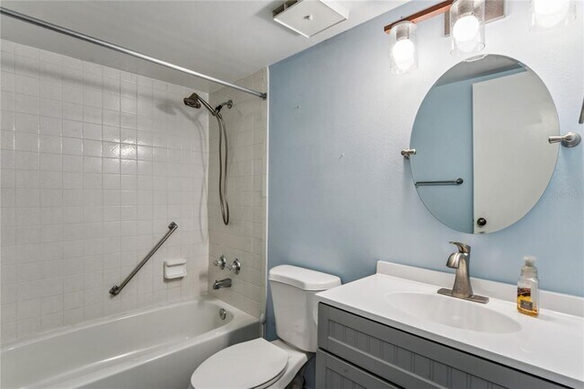 Building Photo - 3232 Lake Pine Way E