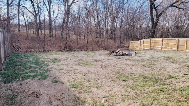 Building Photo - 904 SW Green World St