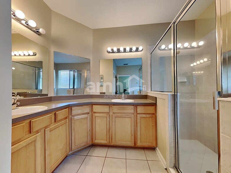 Building Photo - 658 Southland Ln