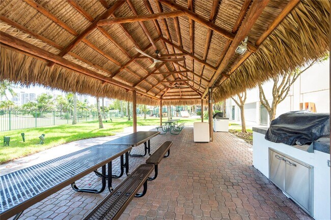 Building Photo - 19501 W Country Club Dr