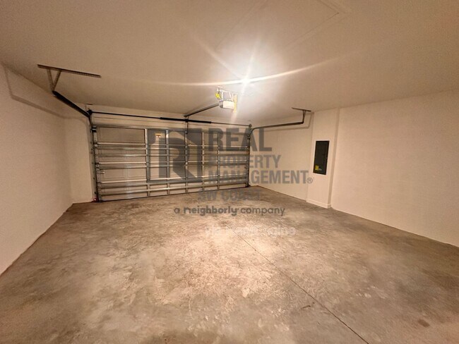 Building Photo - 20501 Hazelnut Ct S
