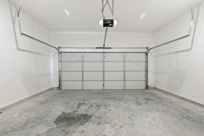 Building Photo - 9906 Clark Cyn Ln