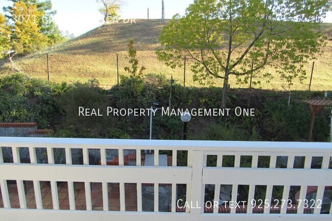 Building Photo - 3071 Crestablanca Dr