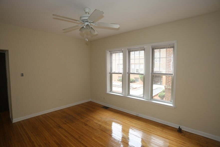 Building Photo - 714 W Barry Ave