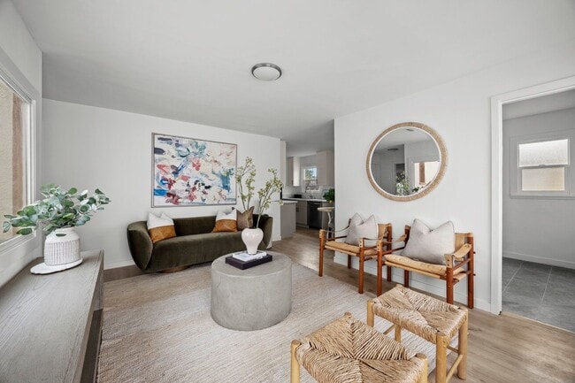 Building Photo - 1510 W 52nd St