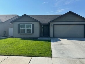 Building Photo - 3 Bedroom Home For Rent
