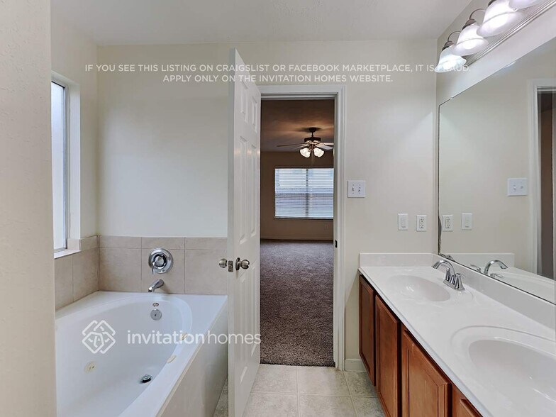 Building Photo - 1411 Baychester Ln
