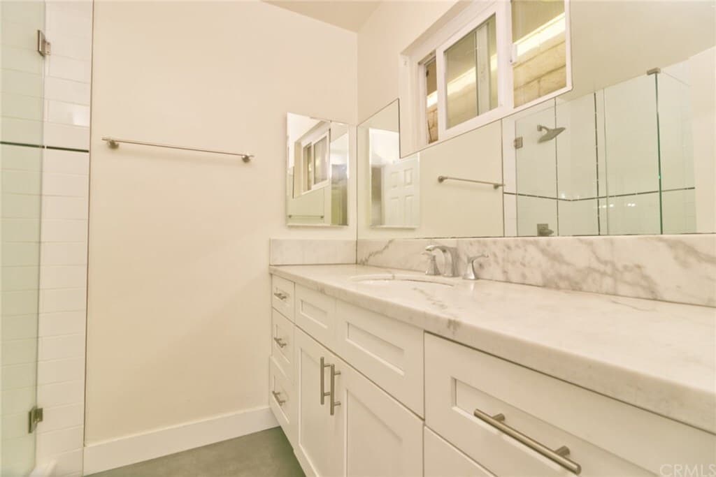 Building Photo - 225 Rosecrans Ave