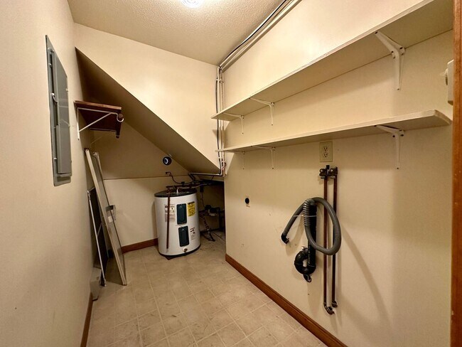 Building Photo - 2 br, 1 bath House - 56 A Stillwater Rd.