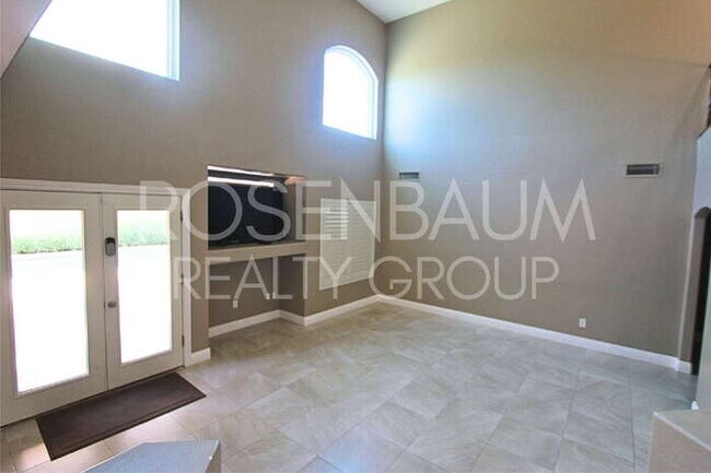 Building Photo - Stunning 4-bedrooms, 3.5 baths home with a...
