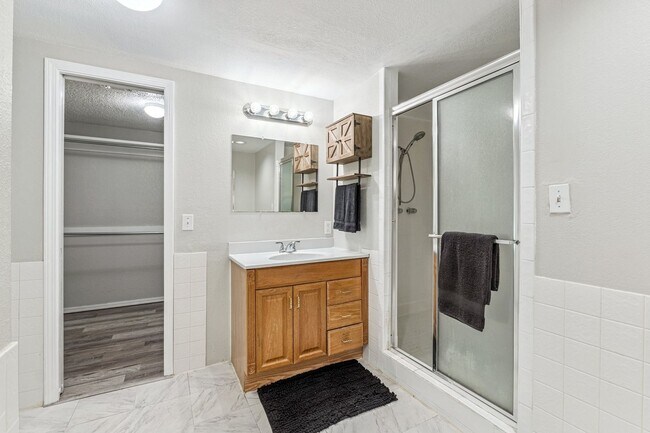 Building Photo - 4 bed, 3 bath home in OKC, OK