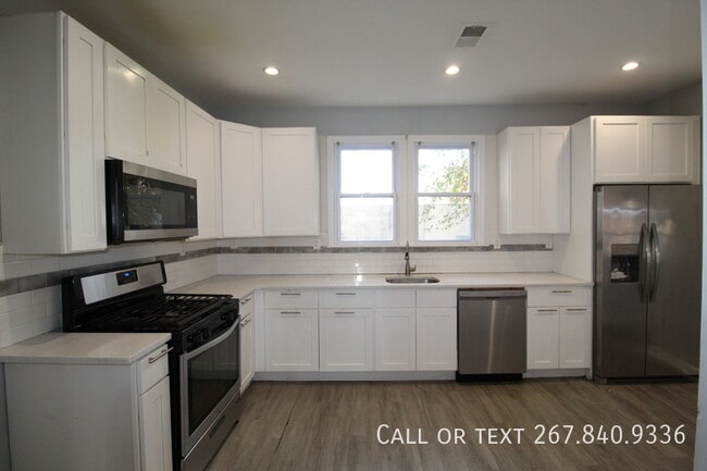 Building Photo - 421 Bridgeboro St