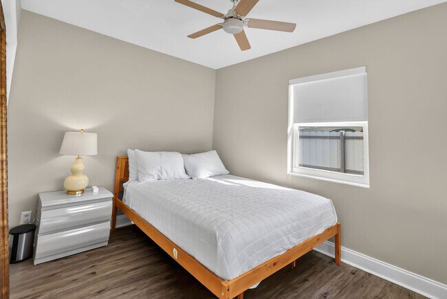 Building Photo - 823 Avenida Hermosa