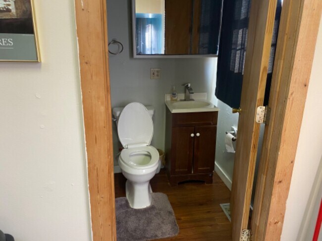 Building Photo - 18 Rogge St