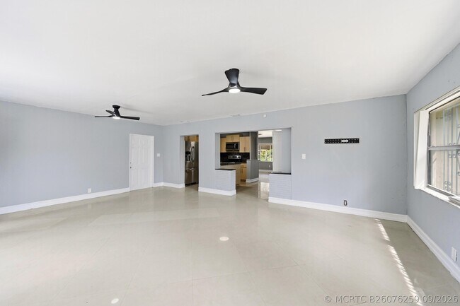 Building Photo - 740 E Evanston Cir