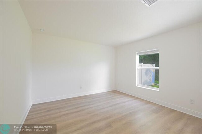 Building Photo - 3838 SW Hainlin St