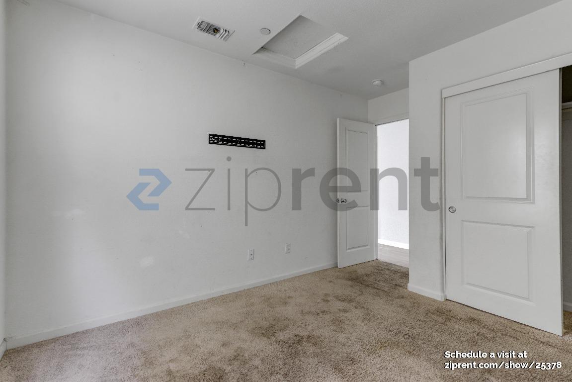 Building Photo - Unit