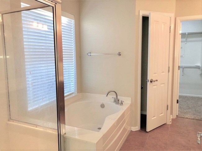 Building Photo - 352 King Elder Ln