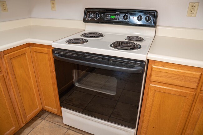 Building Photo - 100 N Rdg Dr